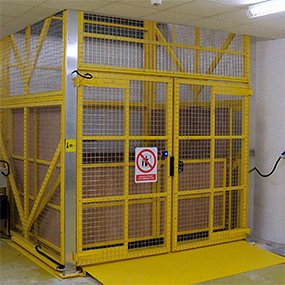 fully caged cargo lift - MORN LIFT