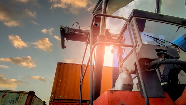 Read more about the article Choosing the Right Cargo Lift for Your Warehouse