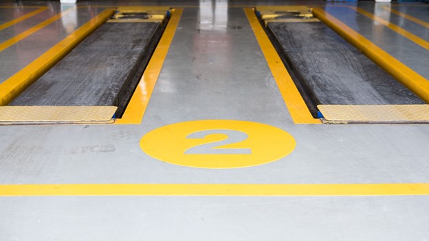 Close up view of morn hydraulic lift