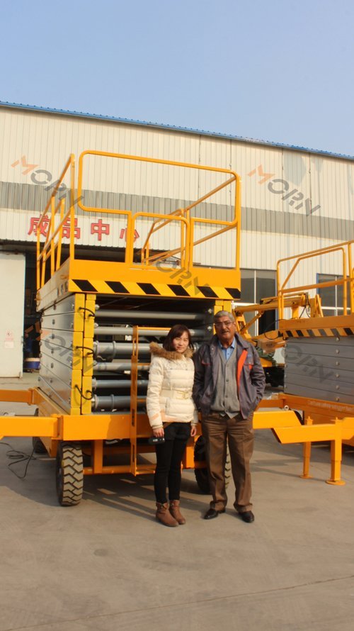 customer testing mobile scissor lift