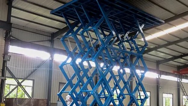 Morn Hydraulic Scissor lift table going upward in warehouse