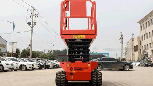 Morn Scissor lift going upward at parking