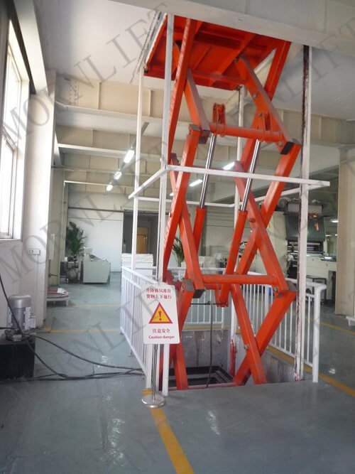 scissor cargo lift with guid rail