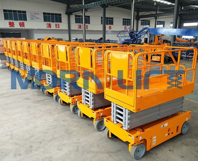 self-propelled scissor lift