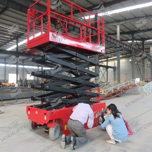 testing self-propelled scissor lift