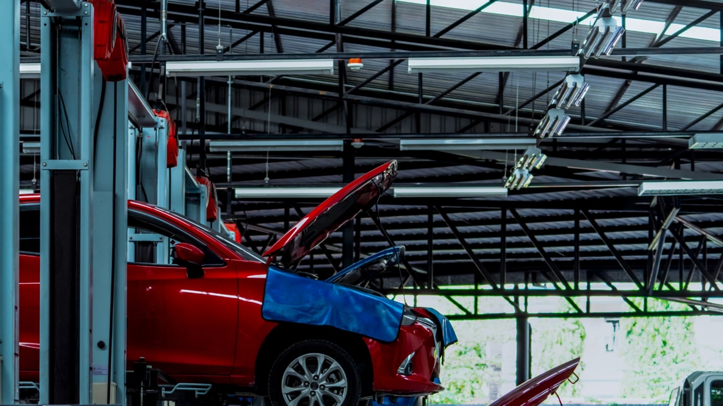 The car in mid air with the help of Morn lift