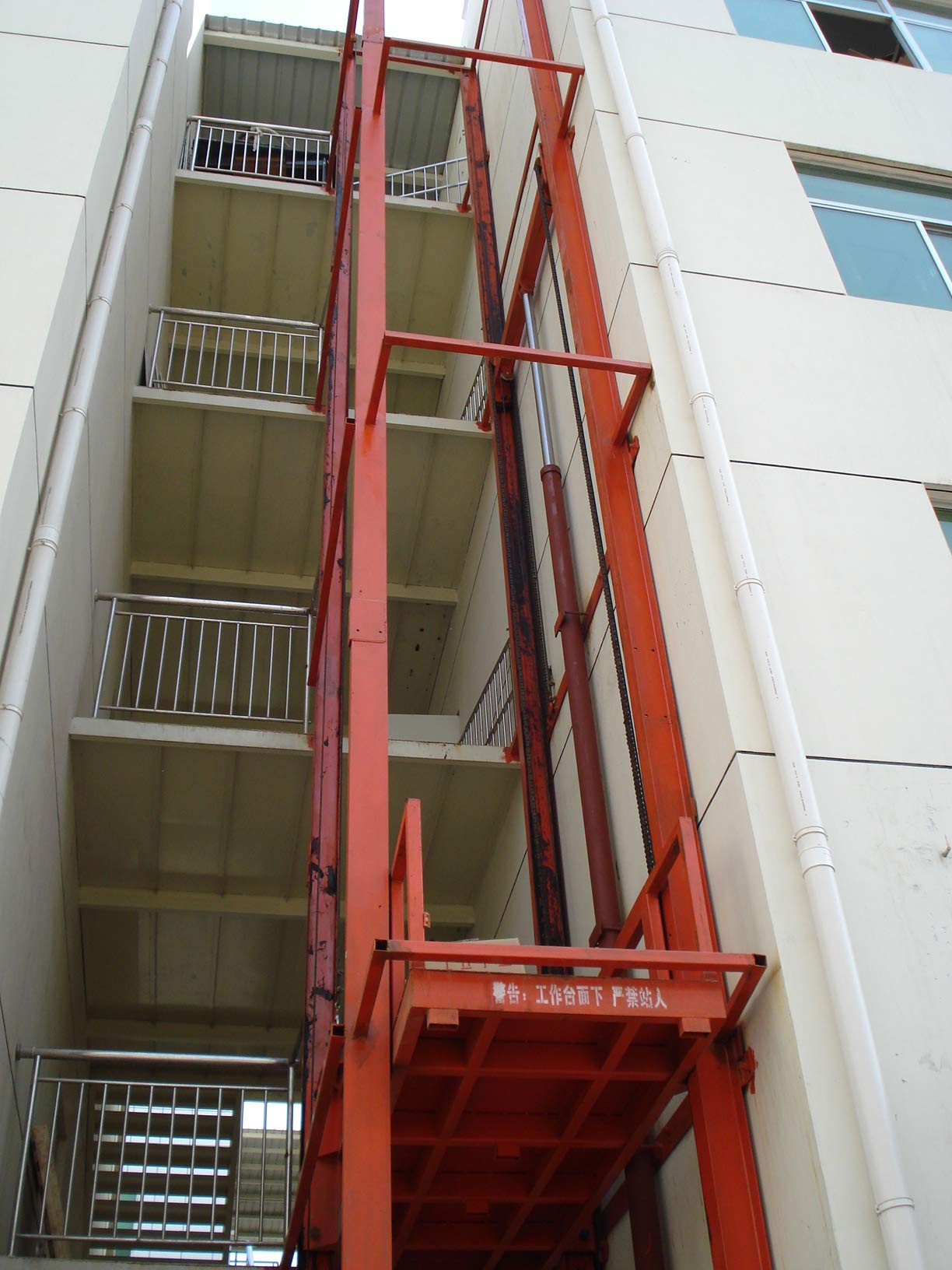 A Goods Lift’s Journey to America - MORN LIFT vertical lift table