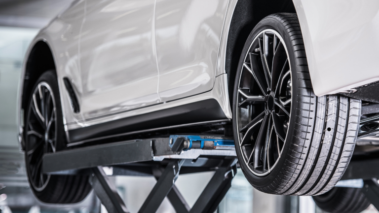 Read more about the article Useful Car Lifts In Auto Repair: Enhancing Service Capabilities
