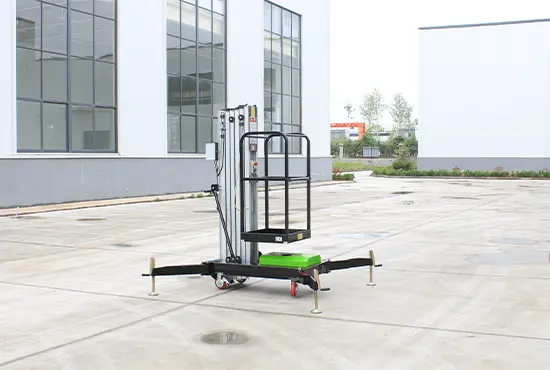one-man-vertical-lift-with-swing-outriggers 1