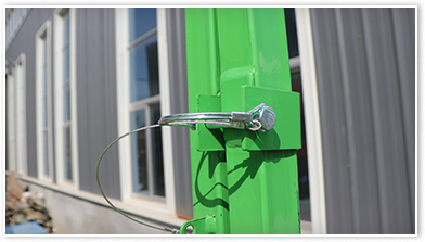 platform guardrail folding device