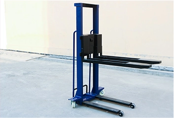 vehicle-carried forklift